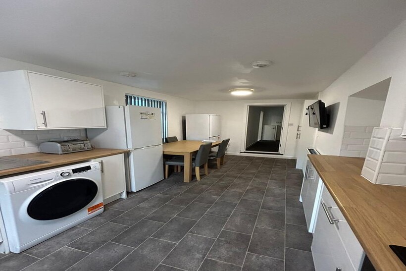 Alliance Avenue,  Hull, HU3 1 bed in a house share to rent - £545 pcm (£126 pw)