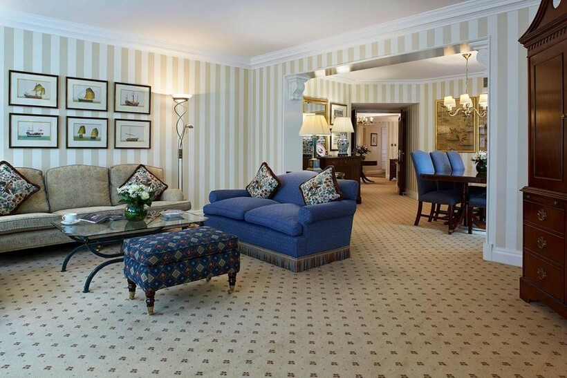 Cheval Thorney Court, Kensington... 3 bed flat to rent - £40,040 pcm (£9,240 pw)