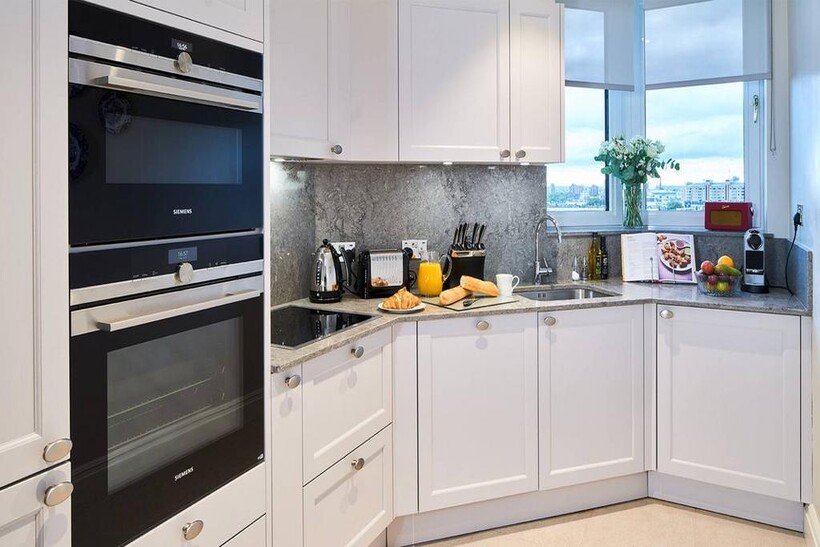 Cheval Thorney Court, Kensington... 2 bed flat to rent - £25,480 pcm (£5,880 pw)