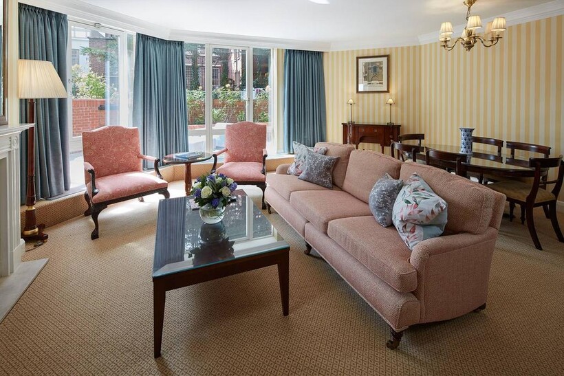 Cheval Thorney Court, Kensington... 2 bed terraced house to rent - £17,290 pcm (£3,990 pw)