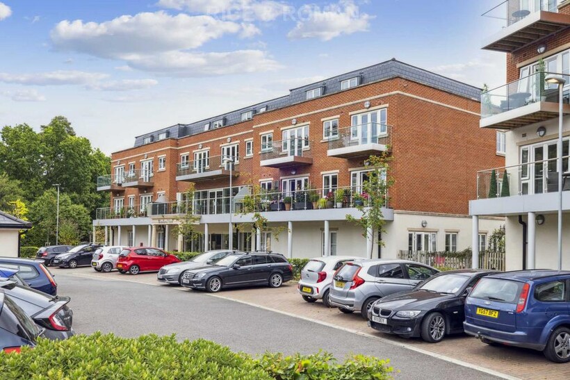 Lynwood Village, Ascot SL5 2 bed retirement property to rent - £3,350 pcm (£773 pw)