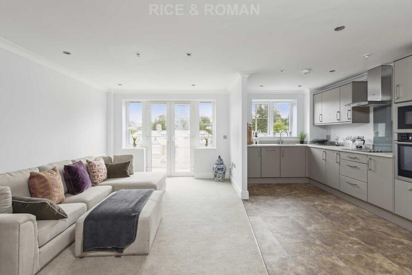 Lynwood Village, Ascot SL5 2 bed retirement property to rent - £3,350 pcm (£773 pw)