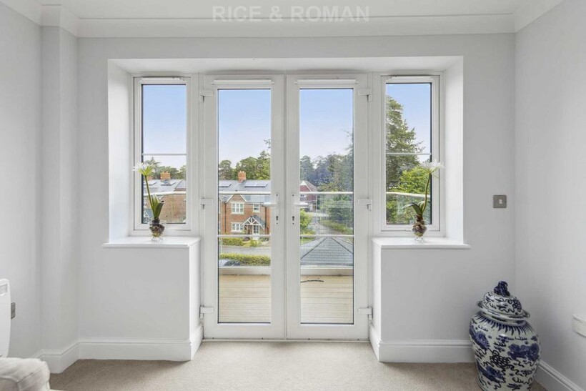 Lynwood Village, Ascot SL5 2 bed retirement property to rent - £3,350 pcm (£773 pw)