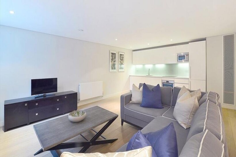Stunning 3 Bedroom Waterside Apartment! 3 bed property to rent - £7,345 pcm (£1,695 pw)