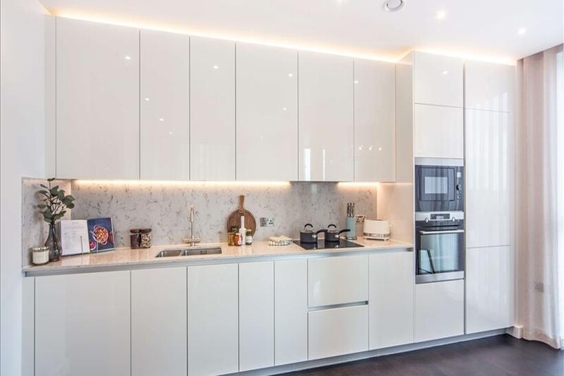 Charles Cloves Walk, London SW11 2 bed flat to rent - £3,683 pcm (£850 pw)