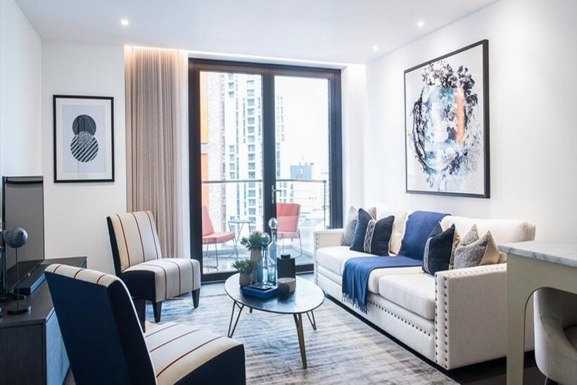 Charles Cloves Walk, London SW11 3 bed flat to rent - £7,367 pcm (£1,700 pw)