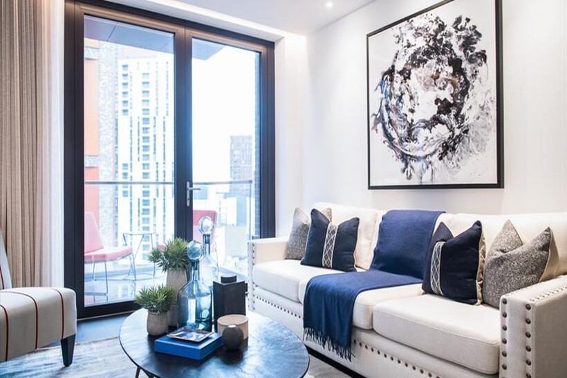 Charles Cloves Walk, London SW11 3 bed flat to rent - £7,367 pcm (£1,700 pw)