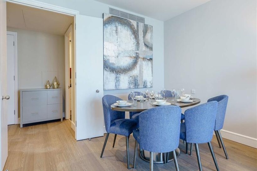 Westferry Circus, London E14 2 bed flat to rent - £4,030 pcm (£930 pw)