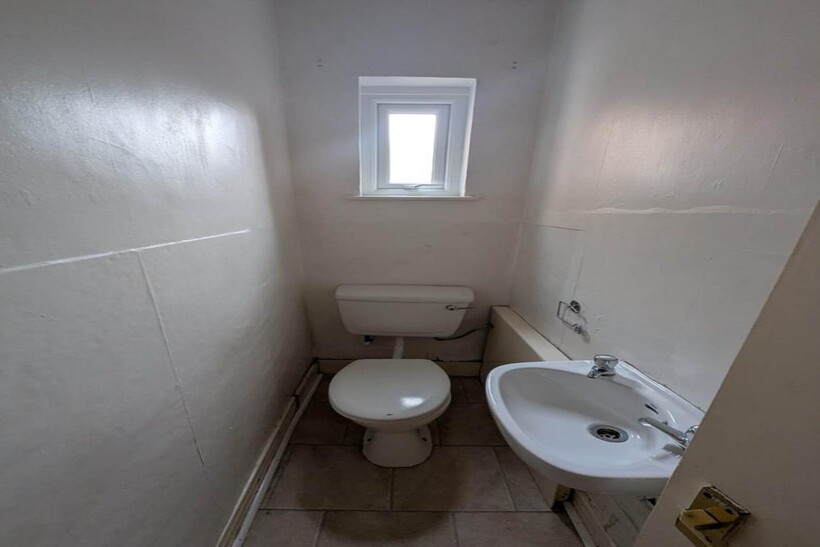 Stanhope Road, South Shields NE33 Retail property (high street) to rent - £475 pcm (£110 pw)