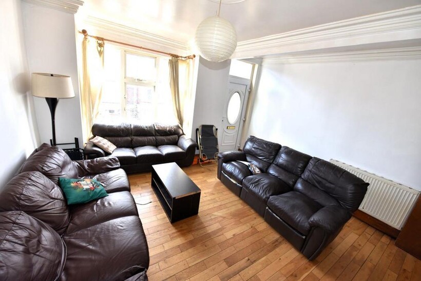 53 Manor Drive 6 bed house to rent - £3,120 pcm (£720 pw)