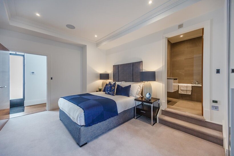 Rainville Road, London W6 3 bed apartment to rent - £8,385 pcm (£1,935 pw)