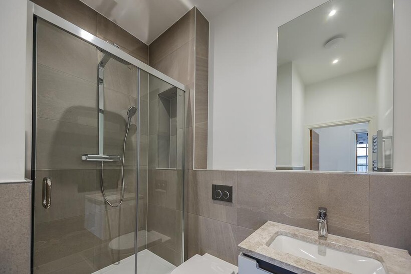 Rainville Road, London W6 3 bed apartment to rent - £8,385 pcm (£1,935 pw)