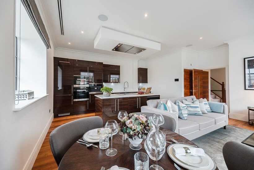 Rainville Road, London W6 3 bed apartment to rent - £8,385 pcm (£1,935 pw)