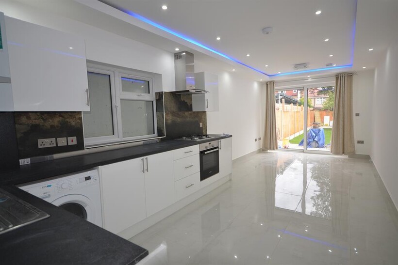 Rosslyn Crescent, Wembley... 1 bed in a house share to rent - £745 pcm (£172 pw)