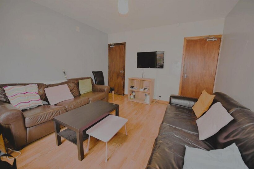 11 Thornville Crescent HS 1 bed in a house share to rent - £524 pcm (£121 pw)