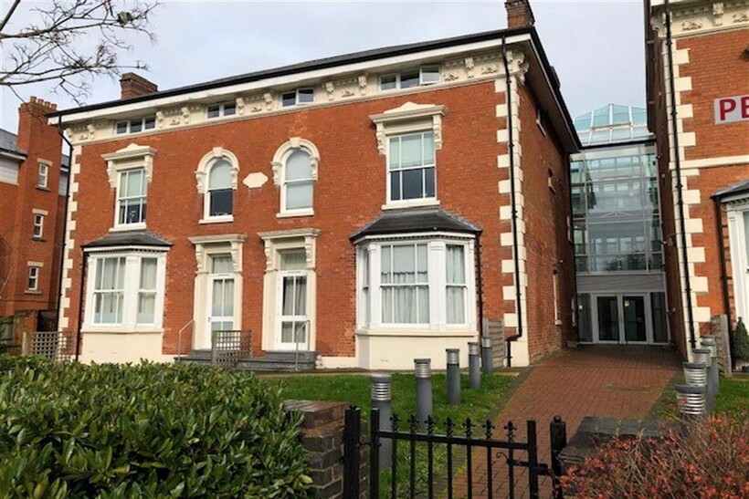 Rocksborough House, Warwick Road B92 7GA 2 bed apartment to rent - £1,140 pcm (£263 pw)