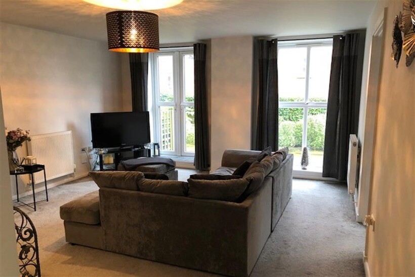 Rocksborough House, Warwick Road B92 7GA 2 bed apartment to rent - £1,140 pcm (£263 pw)