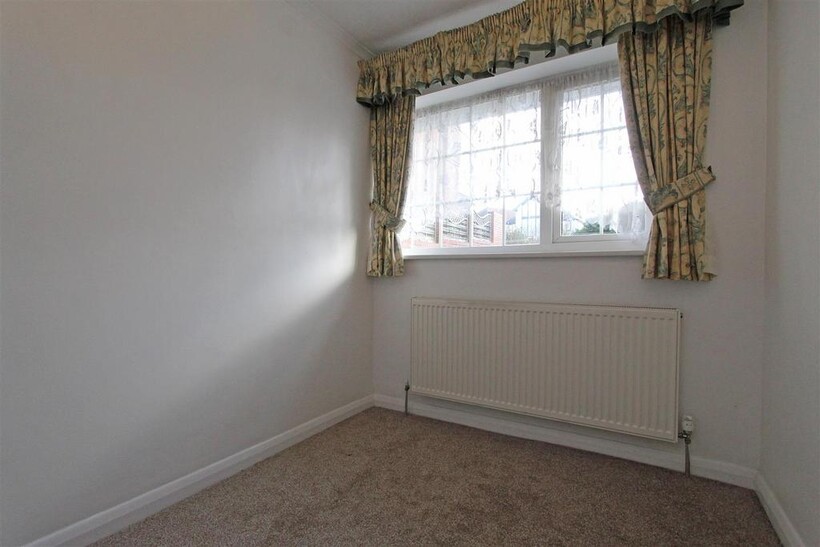 Green Lane 4 bed detached bungalow to rent - £2,750 pcm (£635 pw)