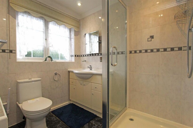 Green Lane 4 bed detached bungalow to rent - £2,750 pcm (£635 pw)