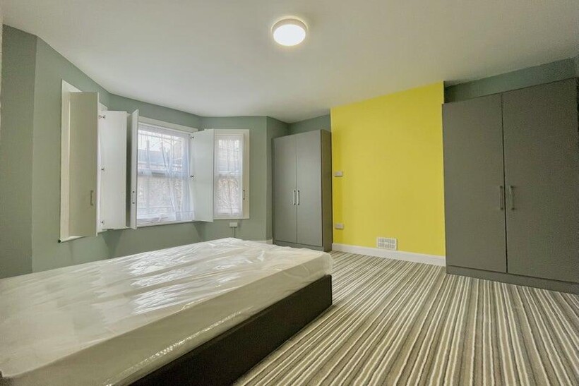 Inman Road, London NW10 1 bed in a house share to rent - £945 pcm (£218 pw)