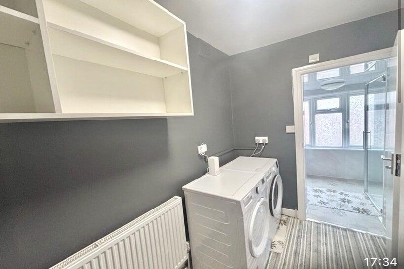 Inman Road, London NW10 1 bed in a house share to rent - £945 pcm (£218 pw)