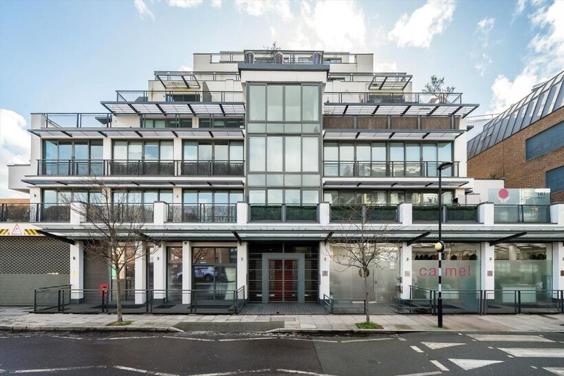 Holmes Road, London NW5 4 bed flat to rent - £11,496 pcm (£2,653 pw)