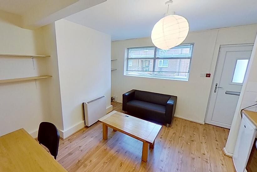 136 North Sherwood Street Flat 6... 1 bed flat to rent - £802 pcm (£185 pw)