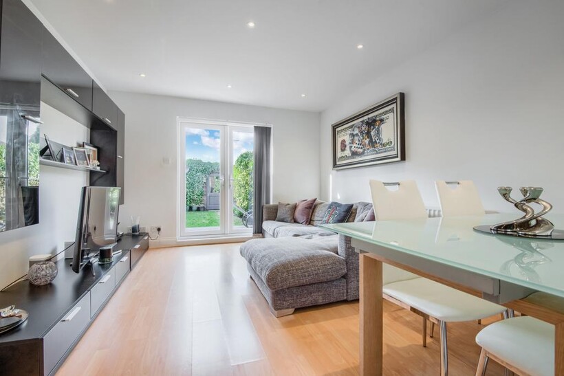 LAMBOURN CHASE, RADLETT,  RADLETT, WD7 2 bed end of terrace house to rent - £1,950 pcm (£450 pw)