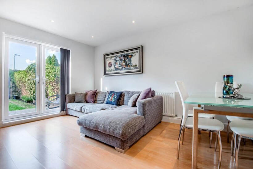 LAMBOURN CHASE, RADLETT,  RADLETT, WD7 2 bed end of terrace house to rent - £1,950 pcm (£450 pw)