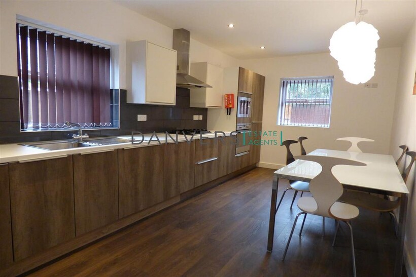 Westcotes Drive, Leicester LE3 4 bed detached house to rent - £2,340 pcm (£540 pw)