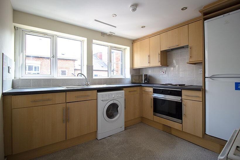 138 North Sherwood Street Flat 1... 5 bed flat to rent - £2,925 pcm (£675 pw)