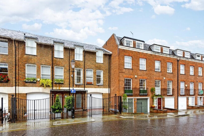 London SW3 4 bed terraced house to rent - £12,133 pcm (£2,800 pw)