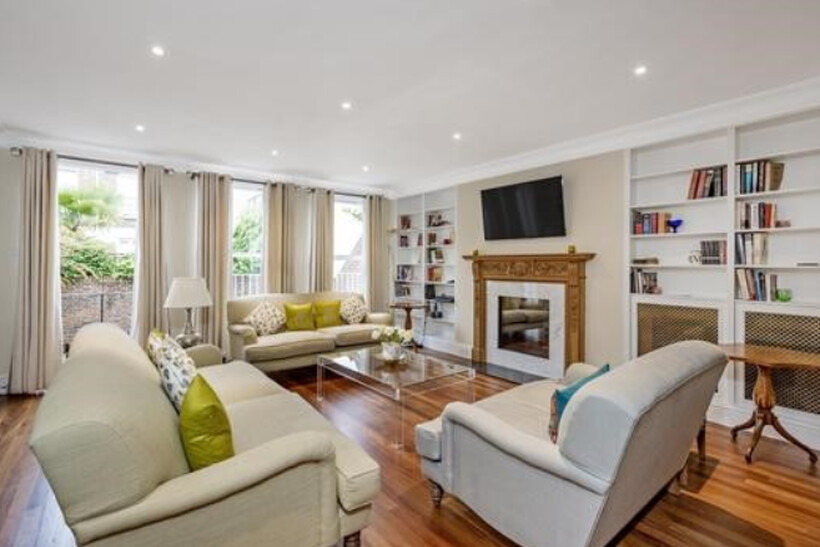 London SW3 4 bed terraced house to rent - £12,133 pcm (£2,800 pw)