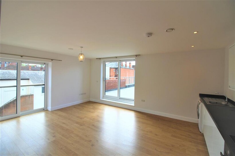 Balfour Court, Camberley GU15 2 bed apartment to rent - £1,475 pcm (£340 pw)