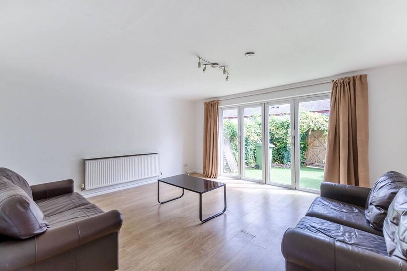 St James's Road, Bermondsey, London... 3 bed house to rent - £2,995 pcm (£691 pw)