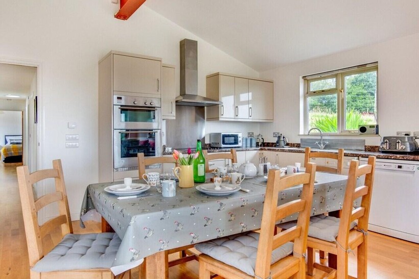 Street End Lane, Broad Oak TN21 3 bed detached house to rent - £2,350 pcm (£542 pw)