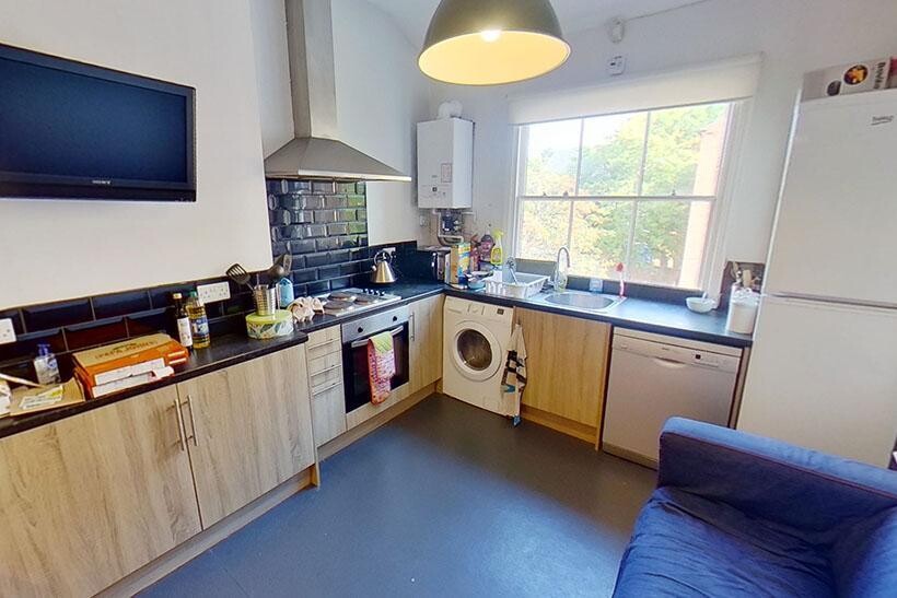 24a, Forest Road West, NOTTINGHAM NG7... 4 bed flat to rent - £2,340 pcm (£540 pw)