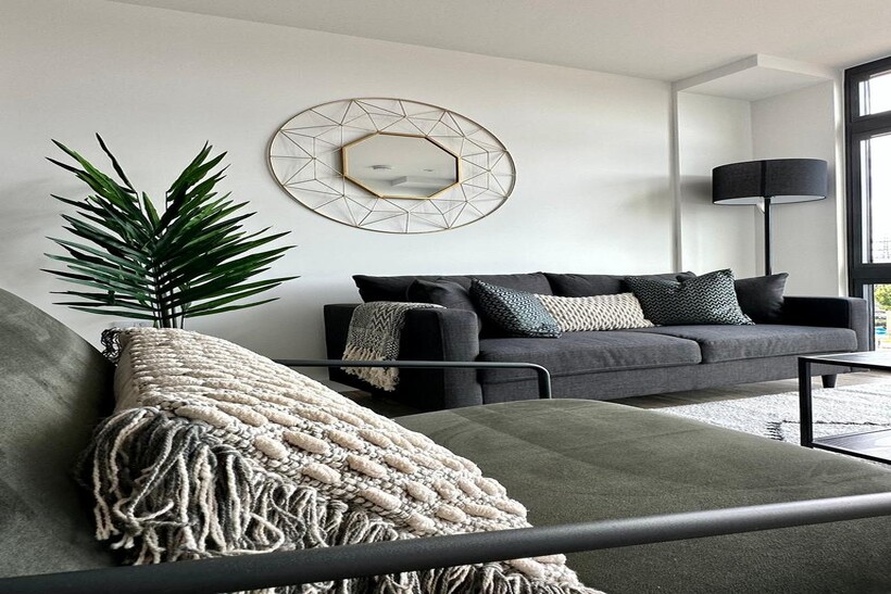 London Road, Staines-upon-Thames, TW18 1 bed apartment to rent - £1,375 pcm (£317 pw)