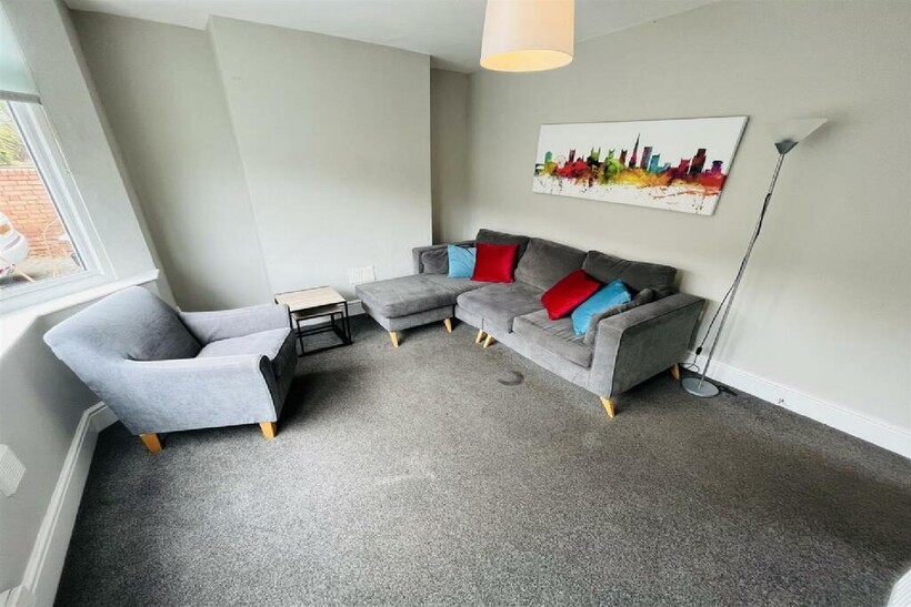 Bristol BS4 1 bed in a house share to rent - £695 pcm (£160 pw)