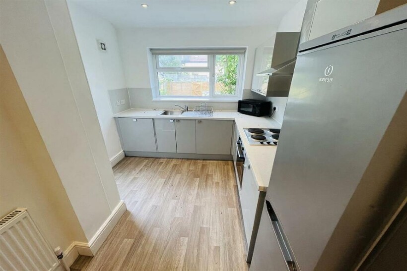 Bristol BS4 1 bed in a house share to rent - £695 pcm (£160 pw)