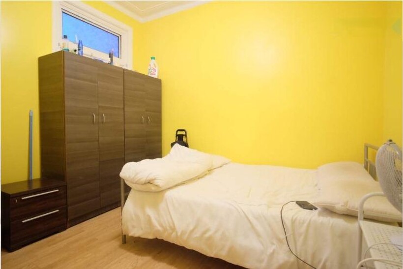 Sibley Grove, London E12 1 bed in a house share to rent - £780 pcm (£180 pw)