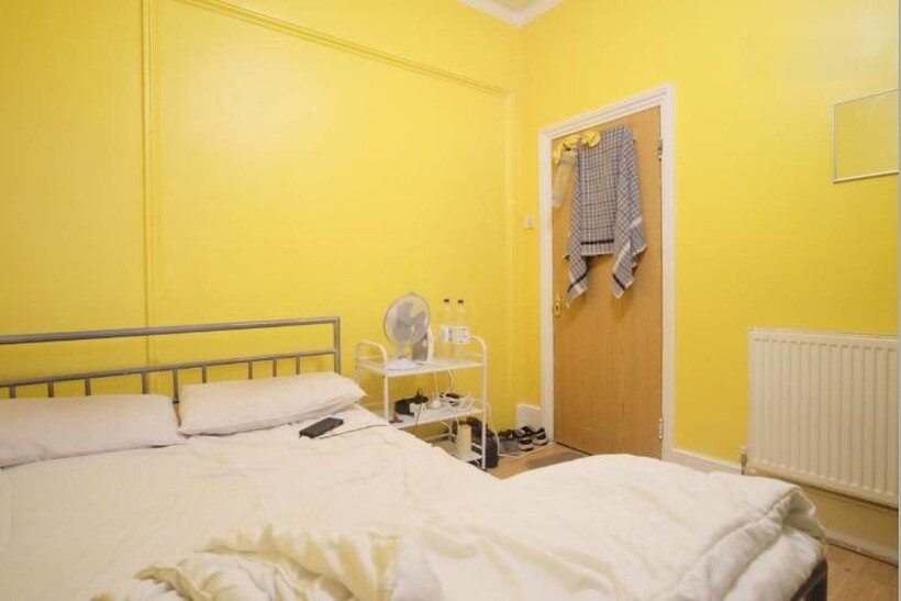 Sibley Grove, London E12 1 bed in a house share to rent - £780 pcm (£180 pw)