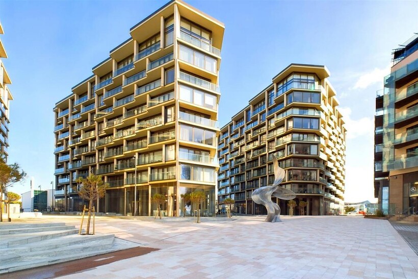 T Qd UHbx-e E25y Cs AUa OTow.jpg