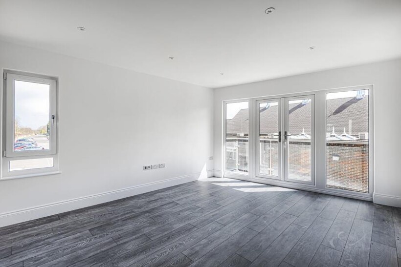 41B Station Approach, West Byfleet KT14 2 bed apartment to rent - £1,525 pcm (£352 pw)
