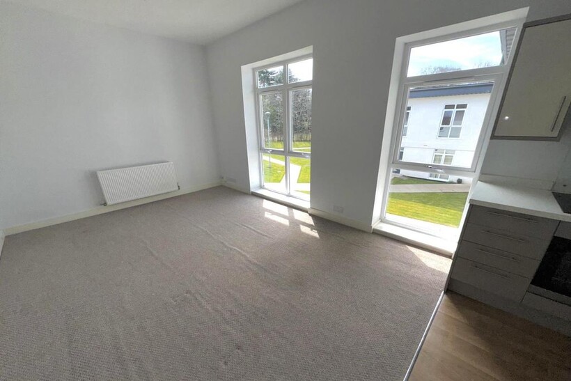 16 Danescourt Manor, Danescourt Road... 2 bed apartment to rent - £1,095 pcm (£253 pw)