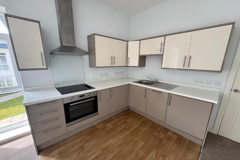 16 Danescourt Manor, Danescourt Road... 2 bed apartment to rent - £1,095 pcm (£253 pw)