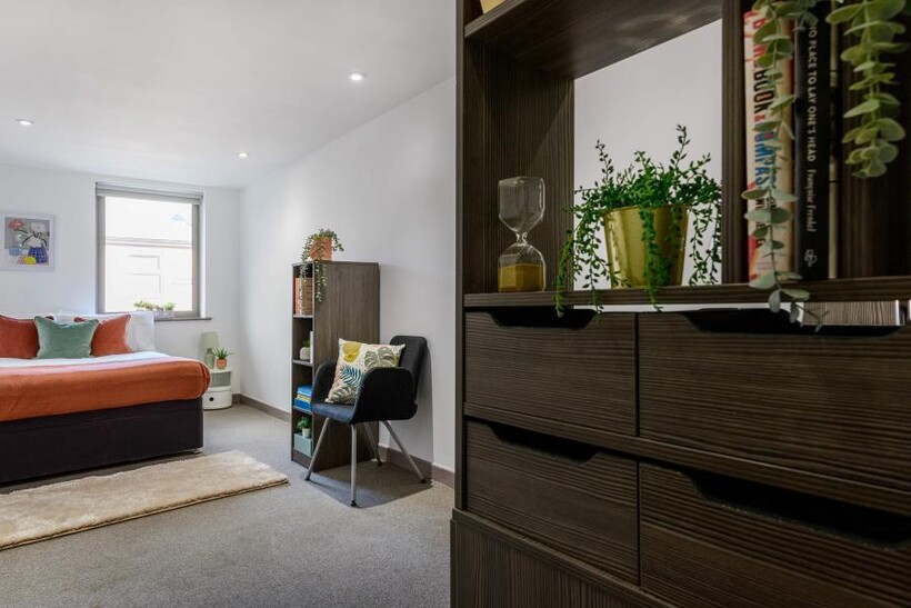 Classic Ensuite Portobello Point 4 bed flat share to rent - £1,647 pcm (£380 pw)