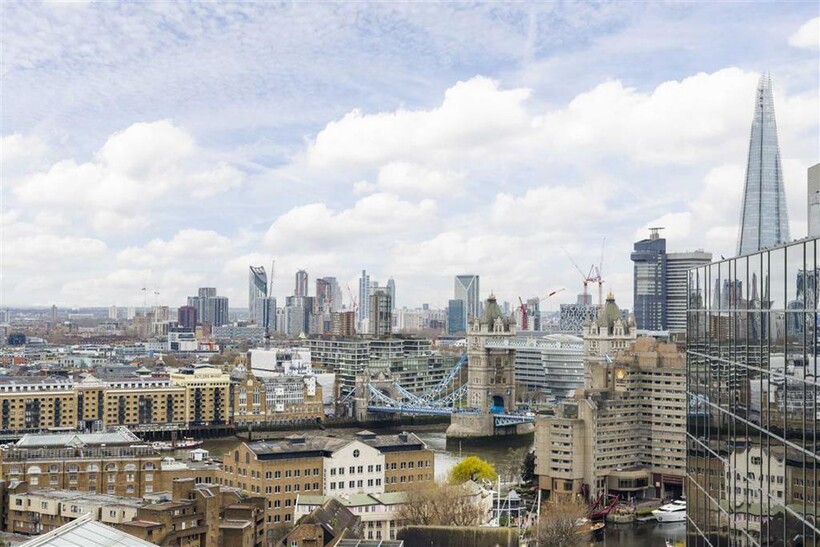 Vaughan Way, London E1W 3 bed flat to rent - £5,746 pcm (£1,326 pw)