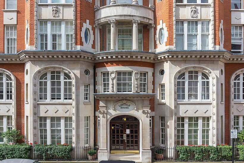 Lincoln House, London SW3 3 bed flat to rent - £7,583 pcm (£1,750 pw)