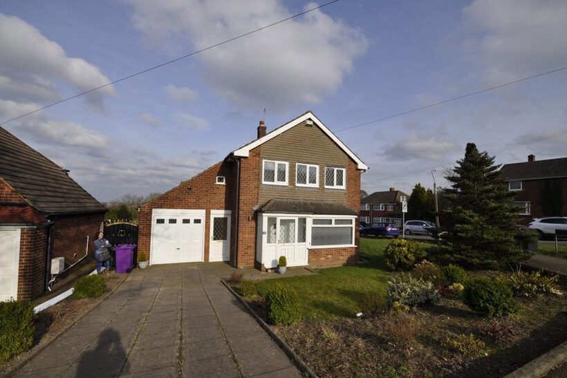 Dovedale Road, Ettingshall... 3 bed detached house to rent - £1,395 pcm (£322 pw)